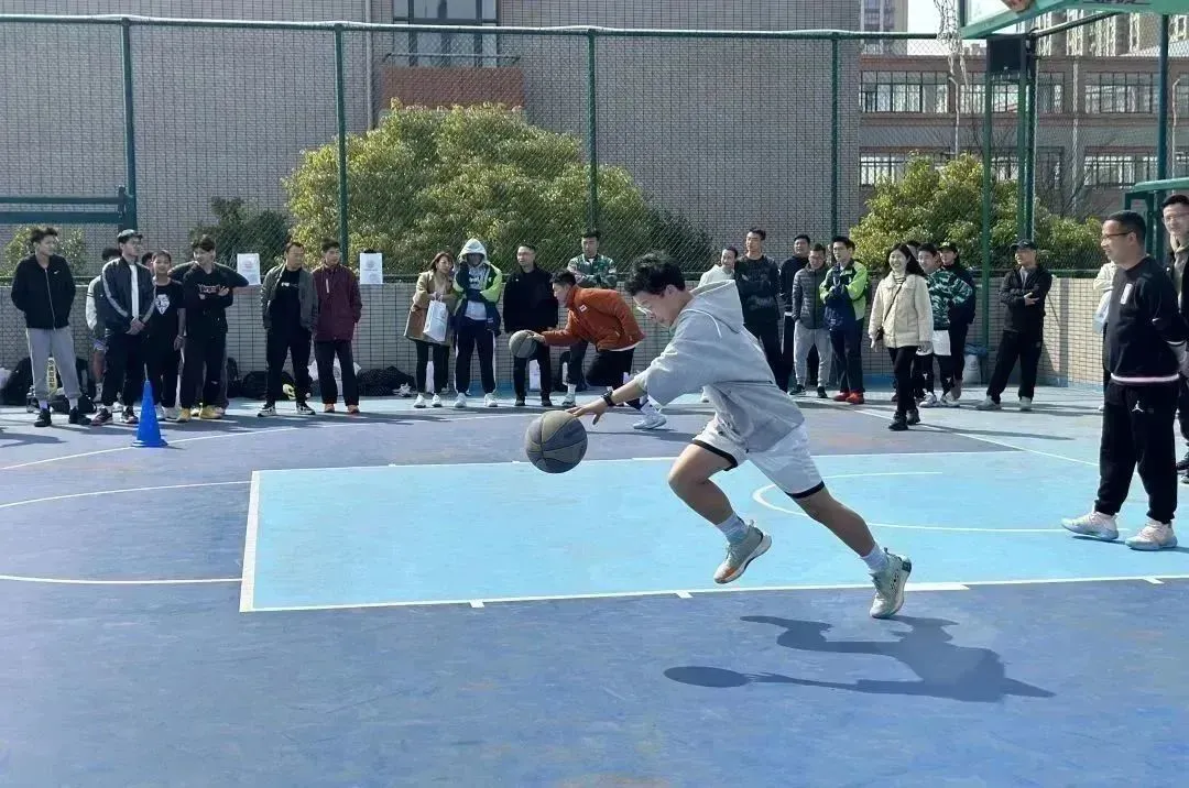 如何通过模拟比赛环境提升投篮表现_1